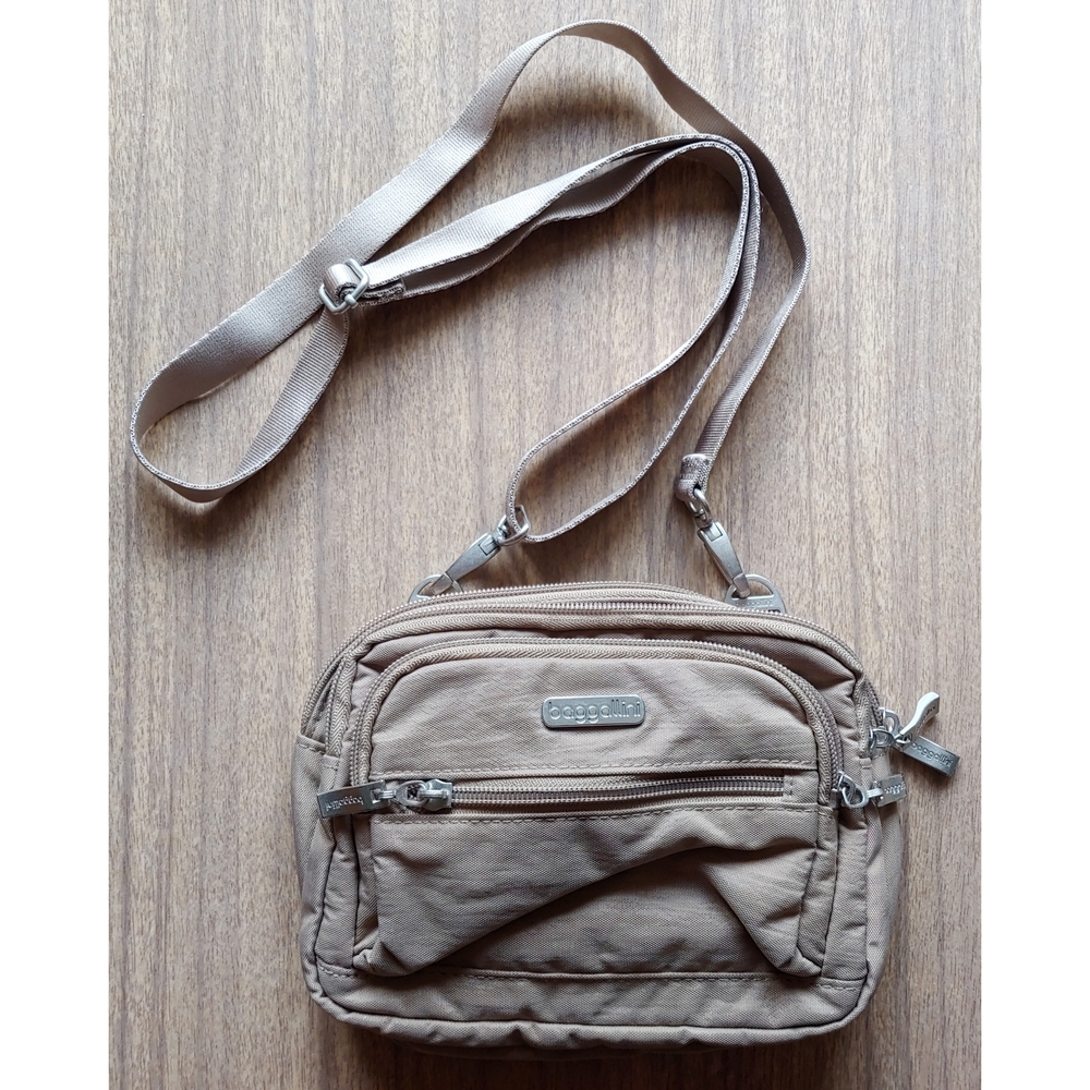 Baggallini Triple Zip Small Crossbody Bag In Beach